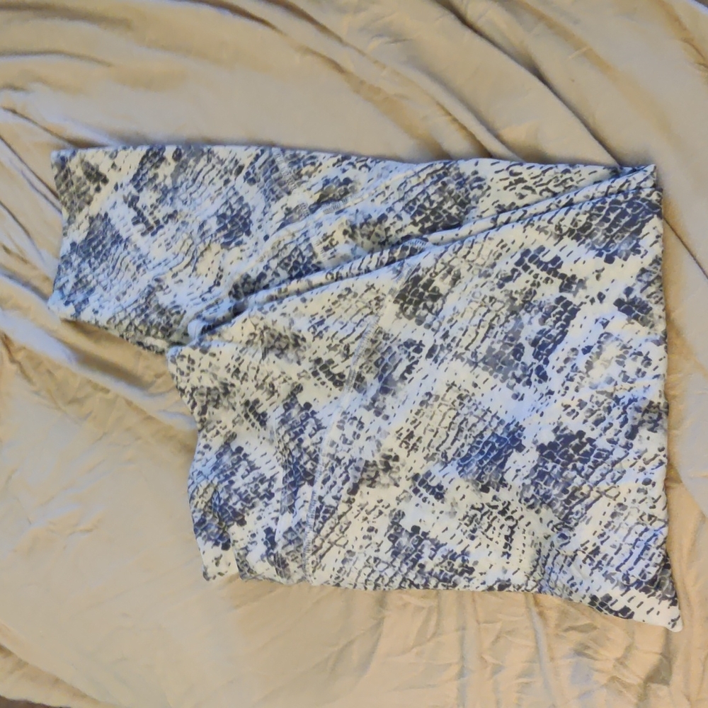 Victoria's Secret Pink Sport. Python print legging. Sz XL